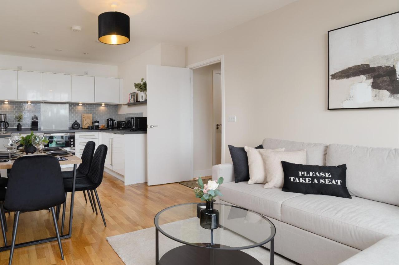 Premium Apartment - Allocated Parking - Great Location Πλίμουθ Εξωτερικό φωτογραφία