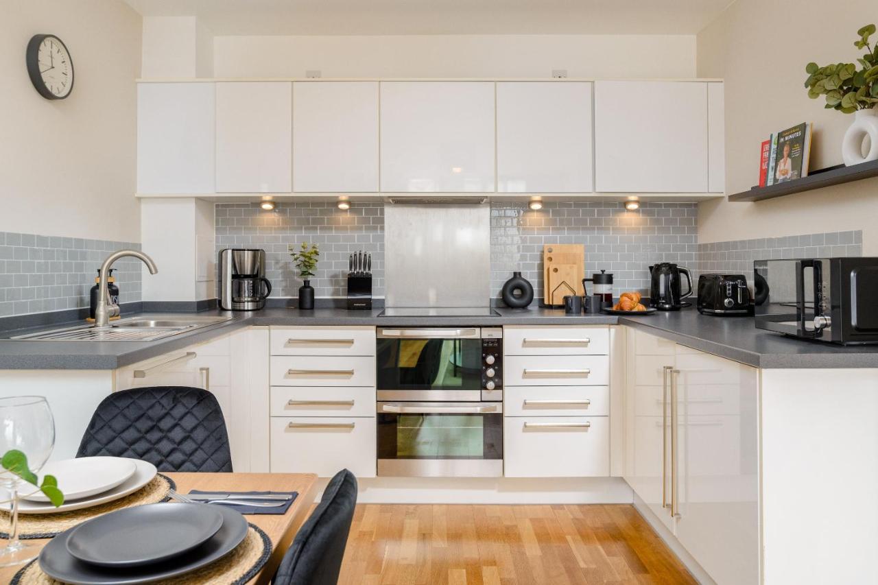Premium Apartment - Allocated Parking - Great Location Πλίμουθ Εξωτερικό φωτογραφία