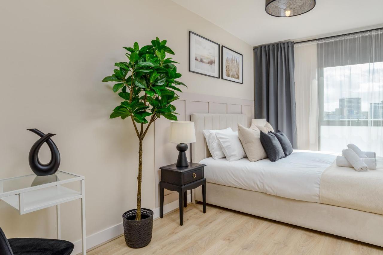 Premium Apartment - Allocated Parking - Great Location Πλίμουθ Εξωτερικό φωτογραφία
