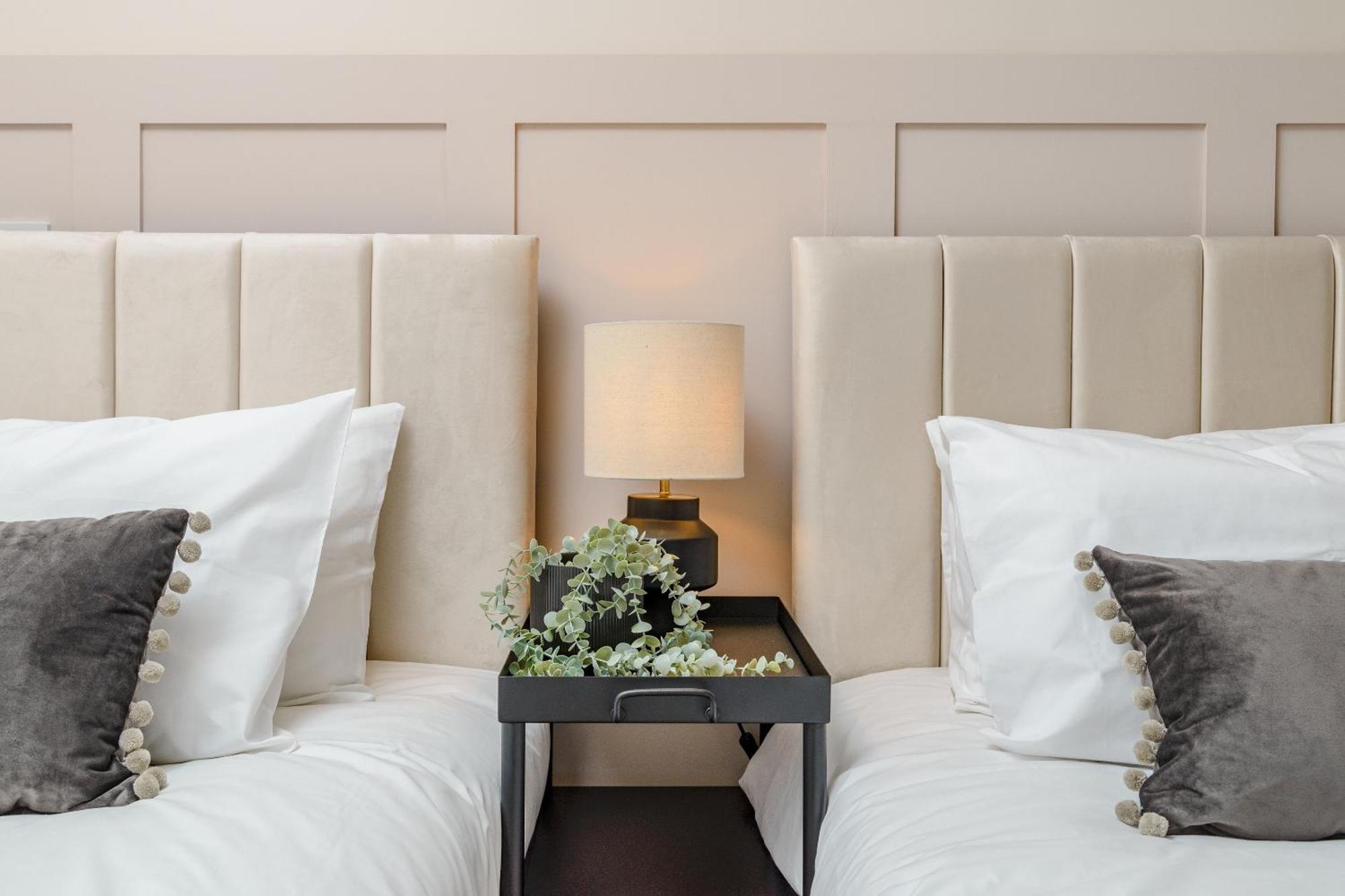 Premium Apartment - Allocated Parking - Great Location Πλίμουθ Εξωτερικό φωτογραφία