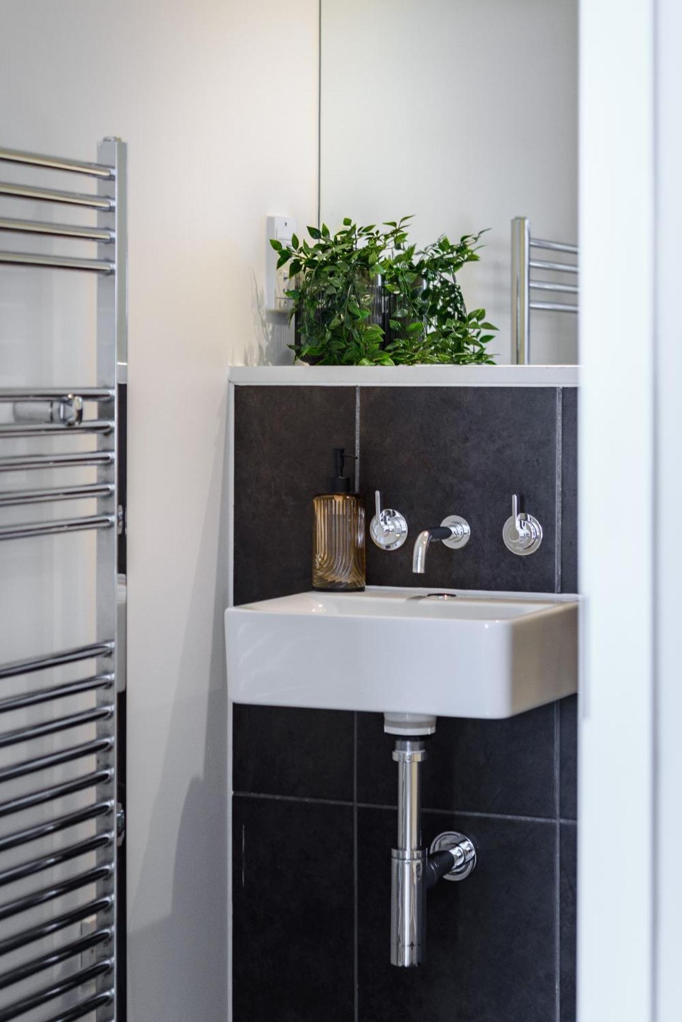 Premium Apartment - Allocated Parking - Great Location Πλίμουθ Εξωτερικό φωτογραφία