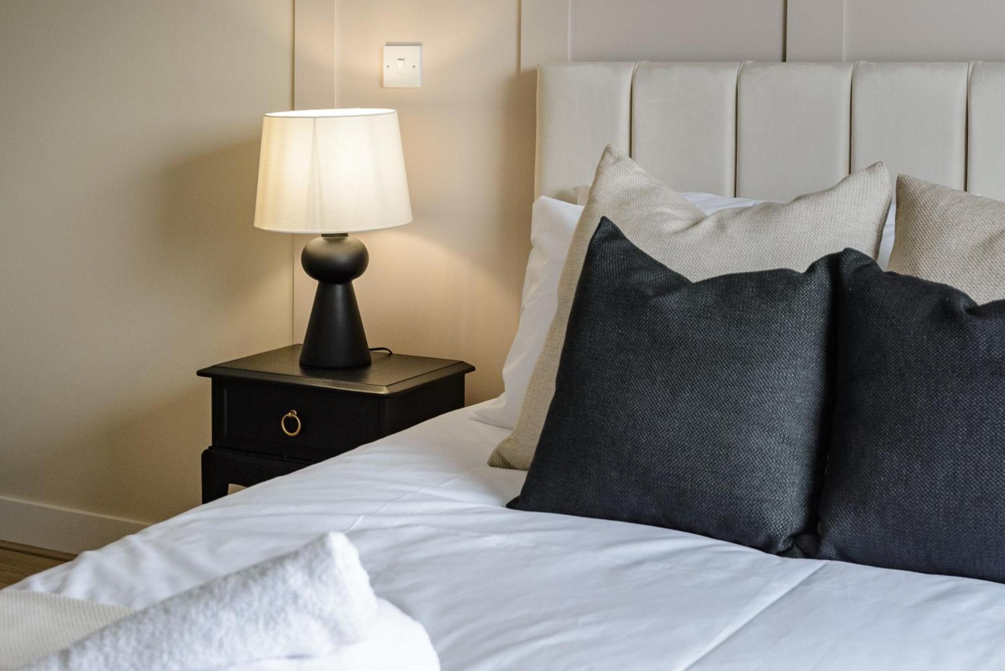 Premium Apartment - Allocated Parking - Great Location Πλίμουθ Εξωτερικό φωτογραφία